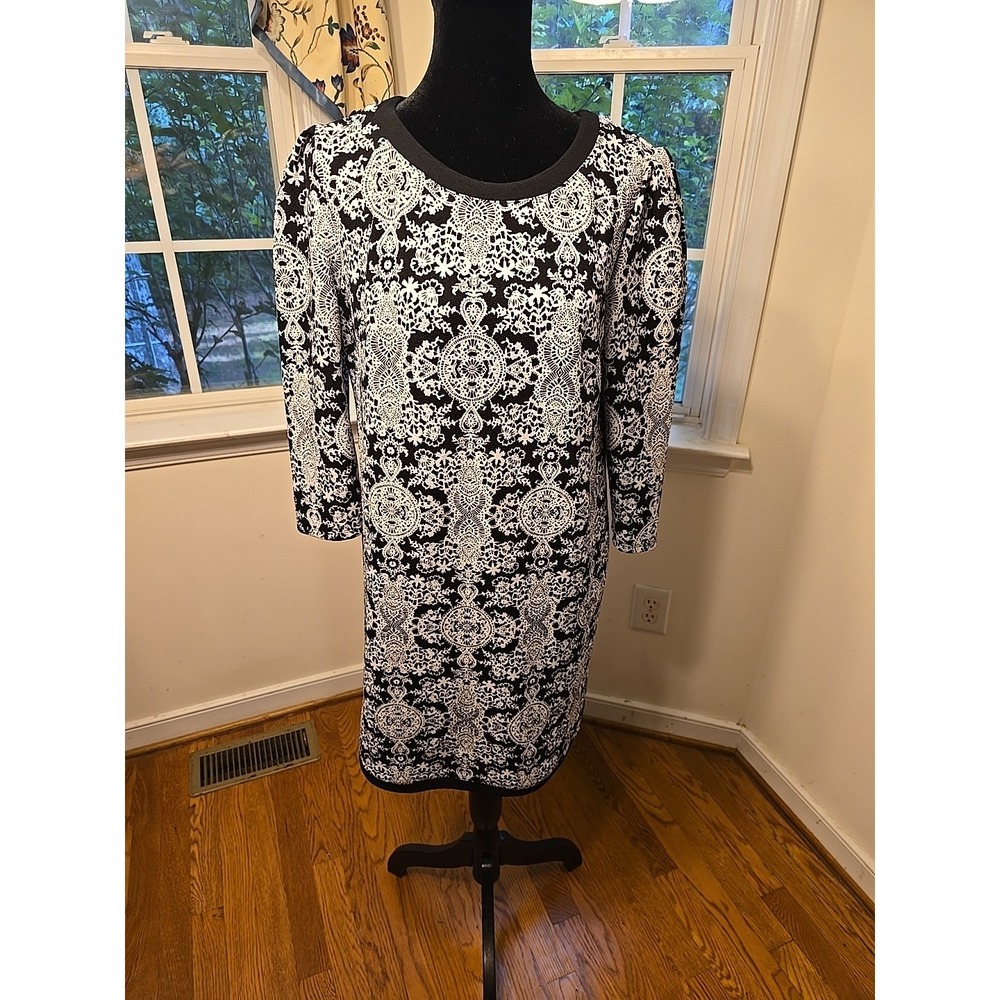 Xhilaration Womans Size‎ Large Shift Dress Black White Print Long Sleeve Stretch